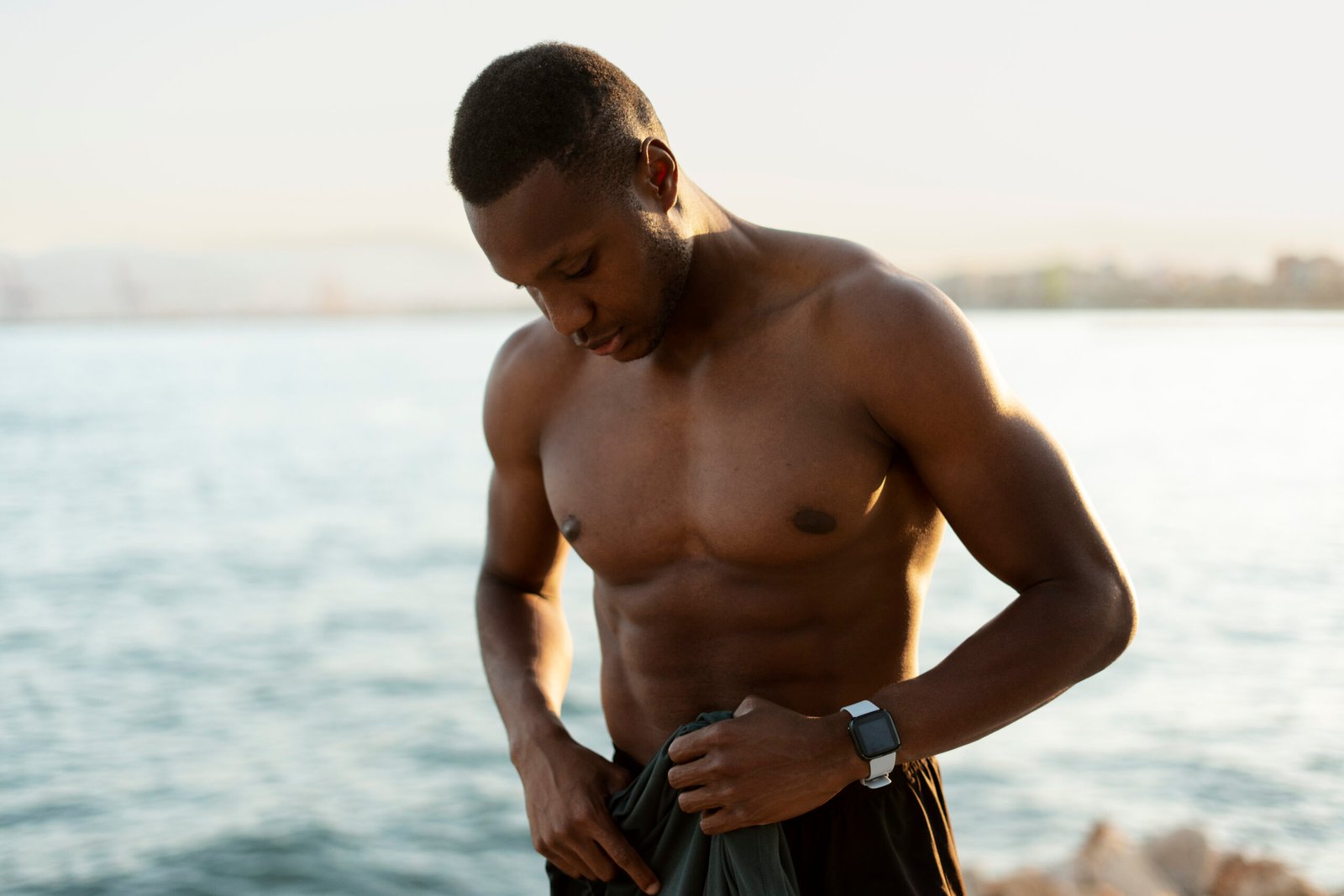 Man holding his t-shirt, illustrating body composition support